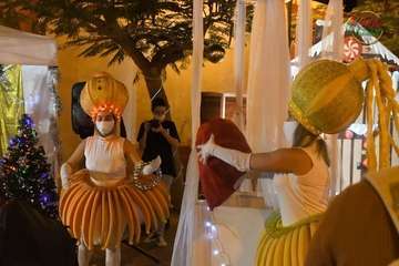 La alcaldesa de Telde alaba el ambiente mágico de la Casa de la Navidad/Francisco Javier Santana y TA.